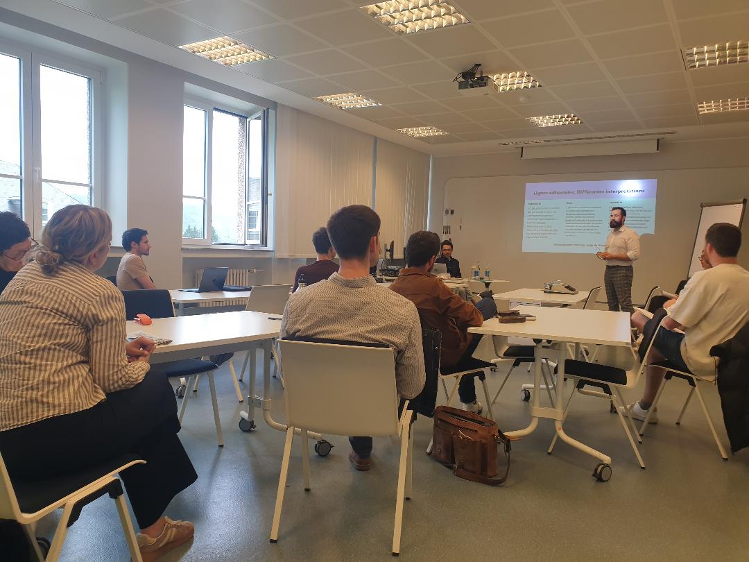 salle de classe avec participants